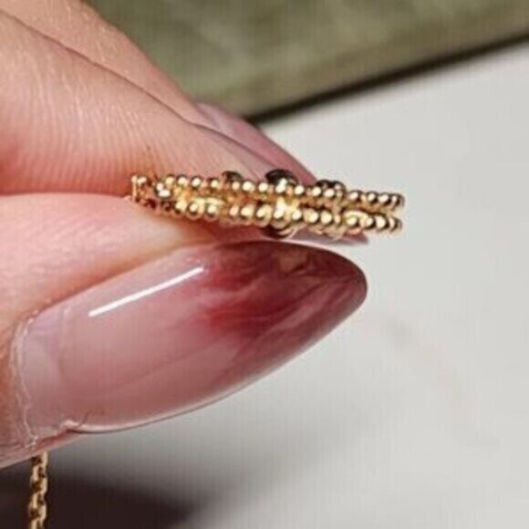 Authentic Van Cleef & Arpels 18K gold laser engraved necklace - Picture 4 of 7